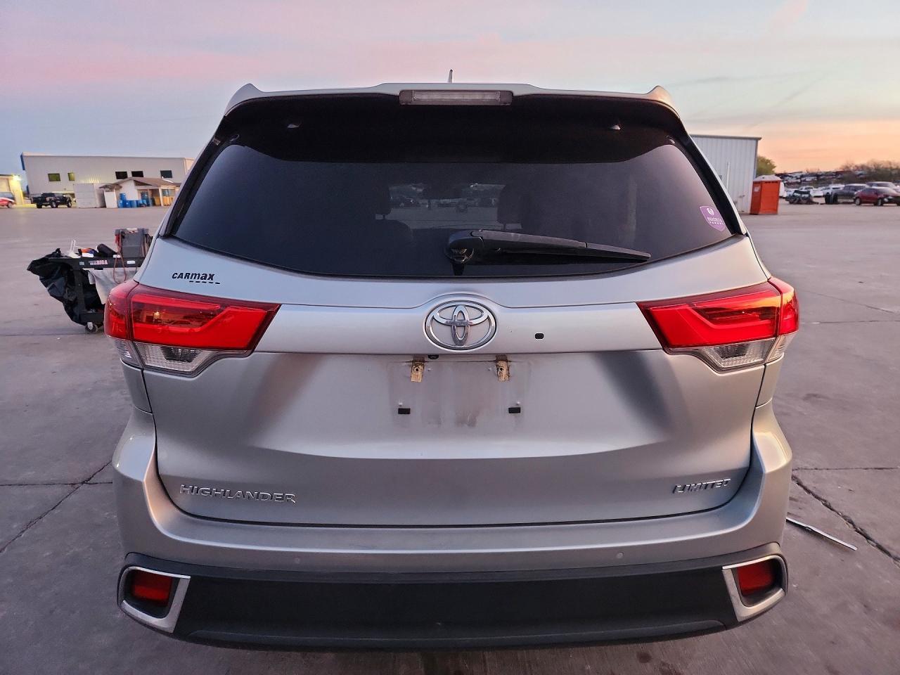 2017 TOYOTA HIGHLANDER