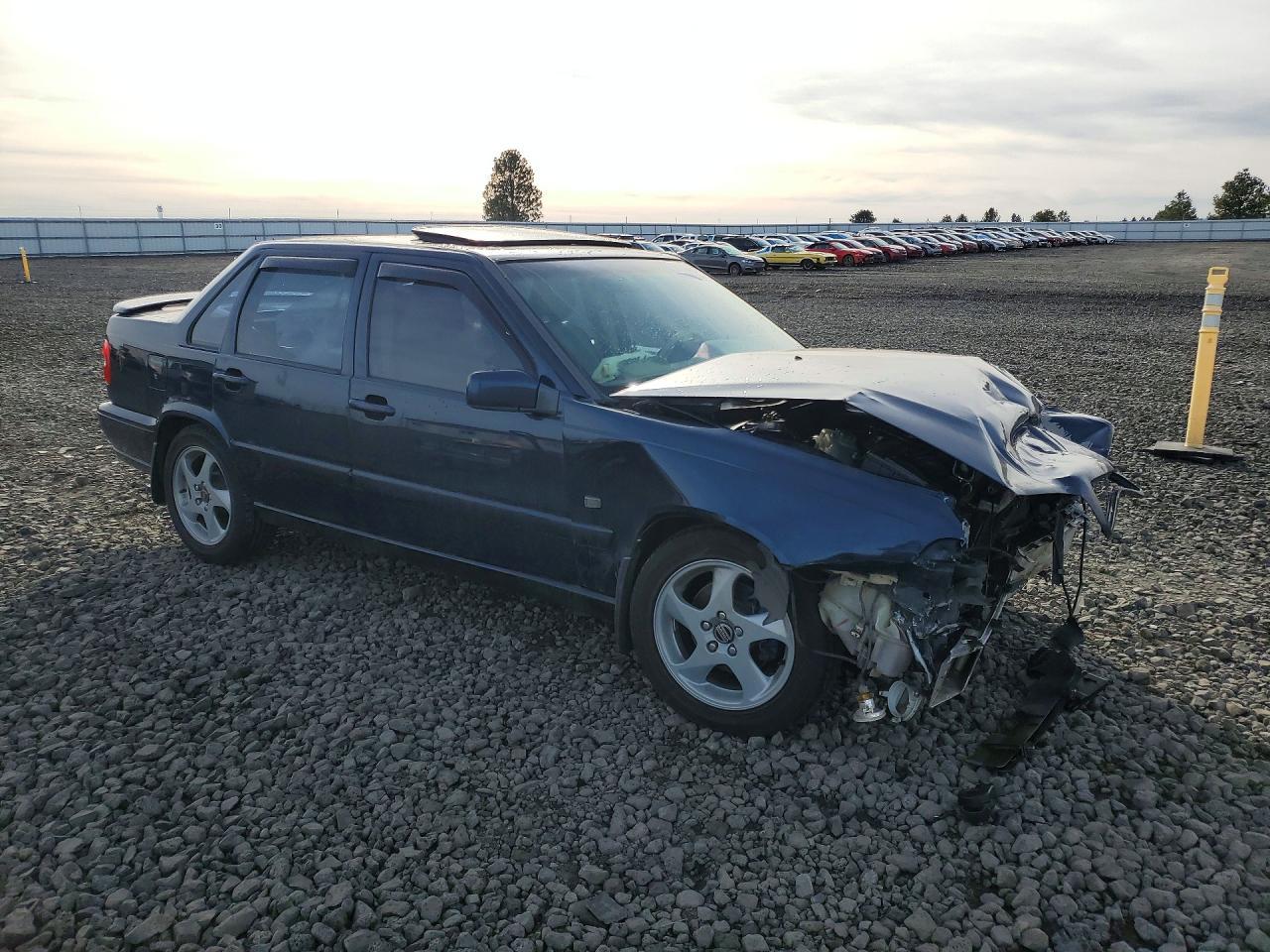 2000 VOLVO S70