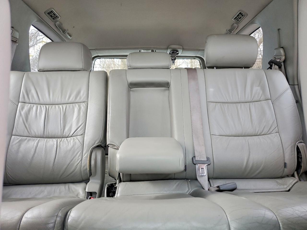 2002 TOYOTA Sequoia