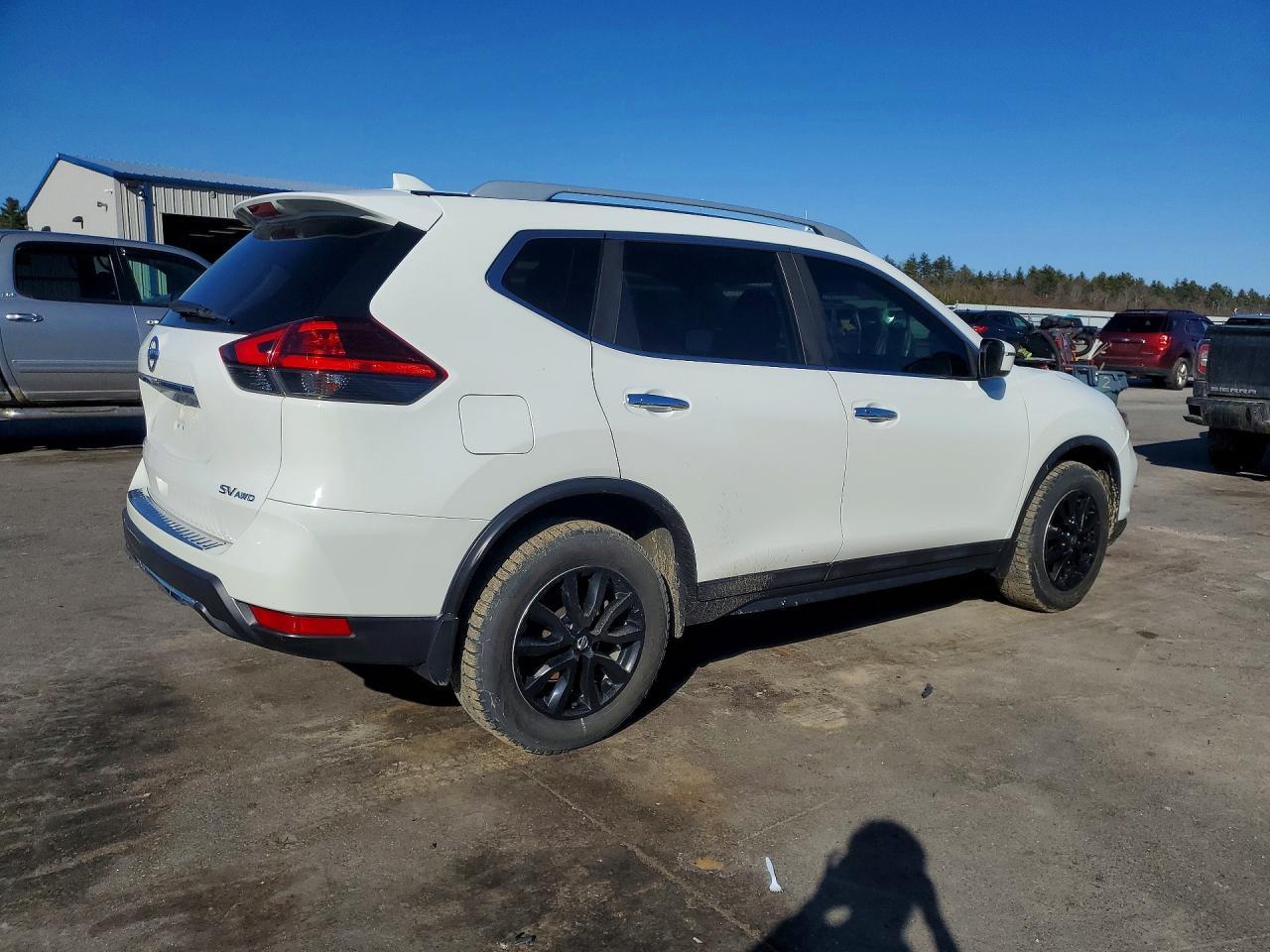 2017 NISSAN ROGUE