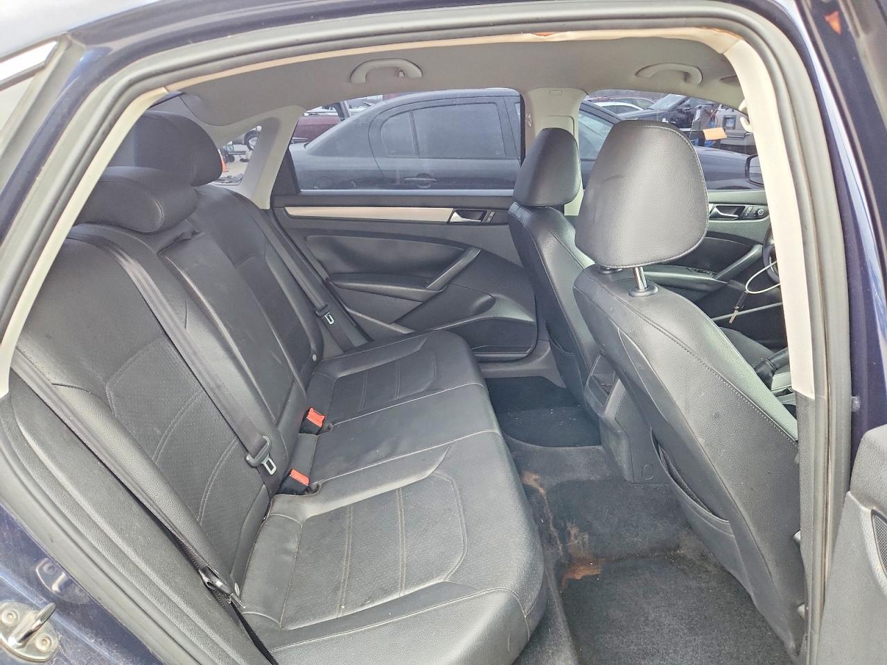 2014 VOLKSWAGEN Passat