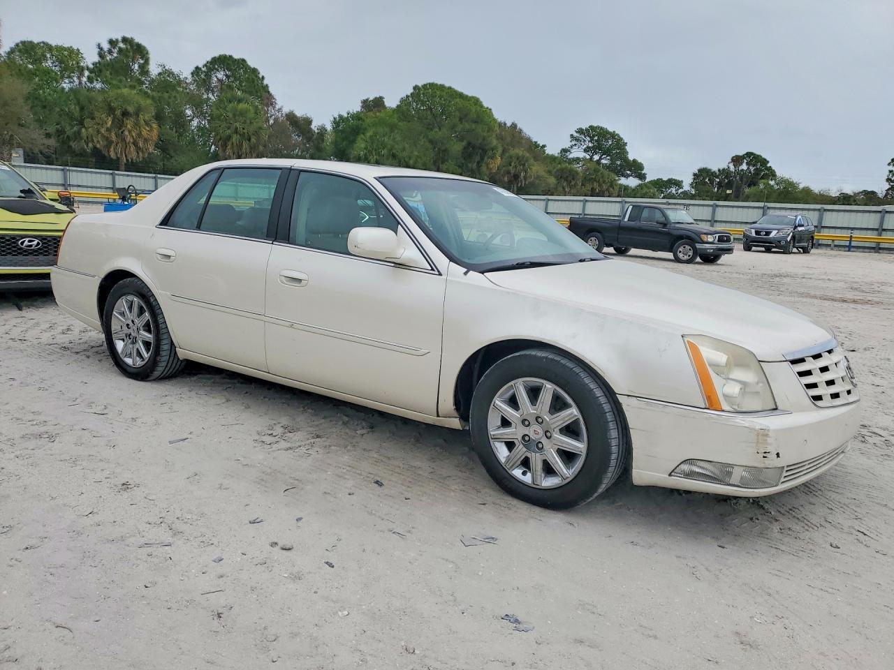 2011 CADILLAC DTS