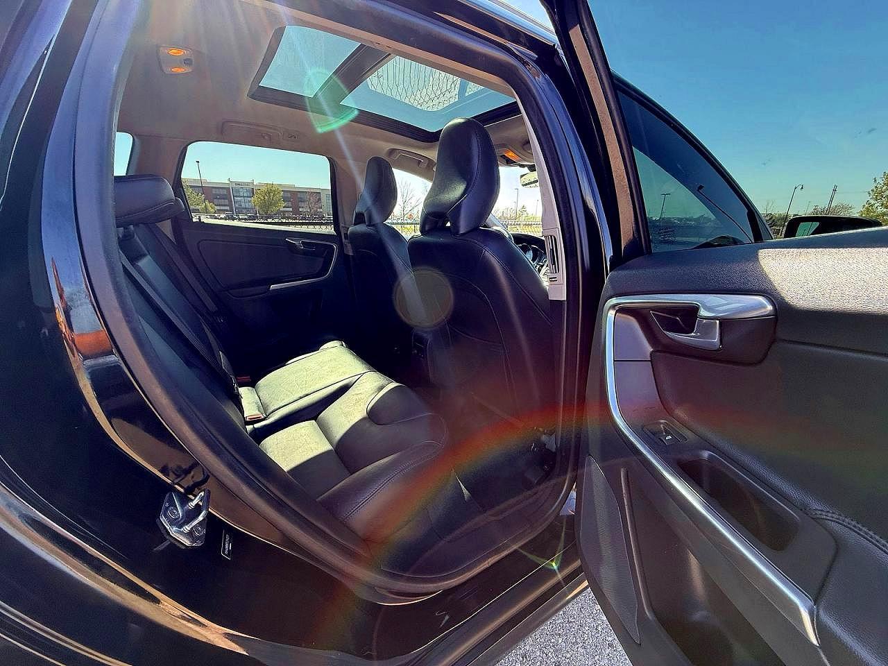 2015 VOLVO XC60