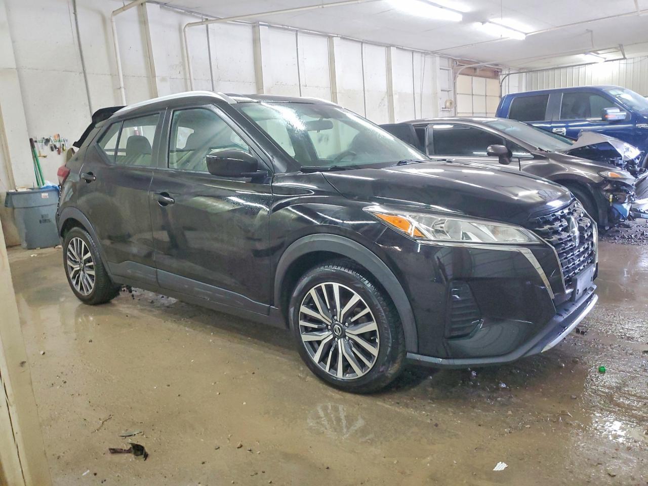 2021 NISSAN KICKS