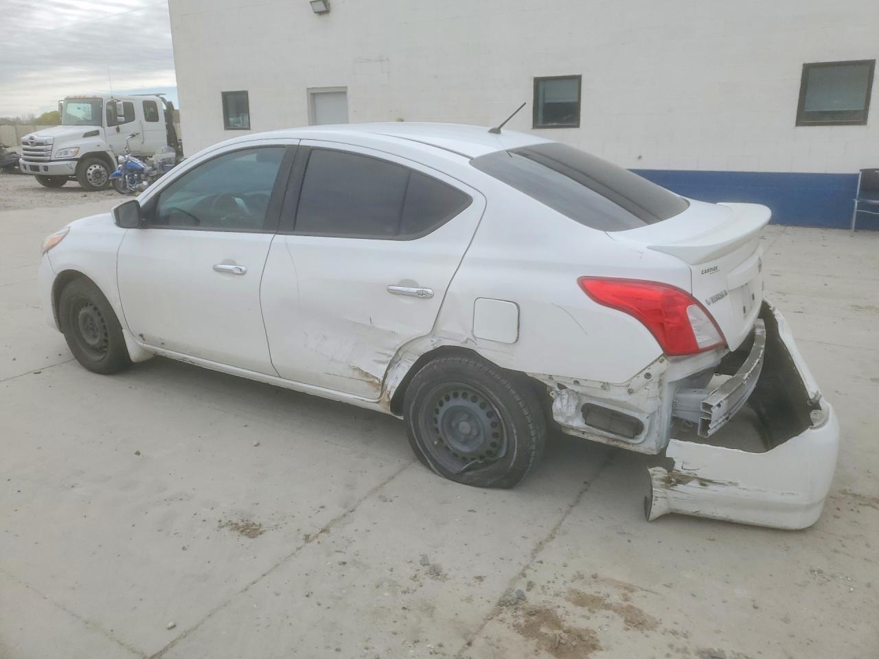 2016 NISSAN VERSA