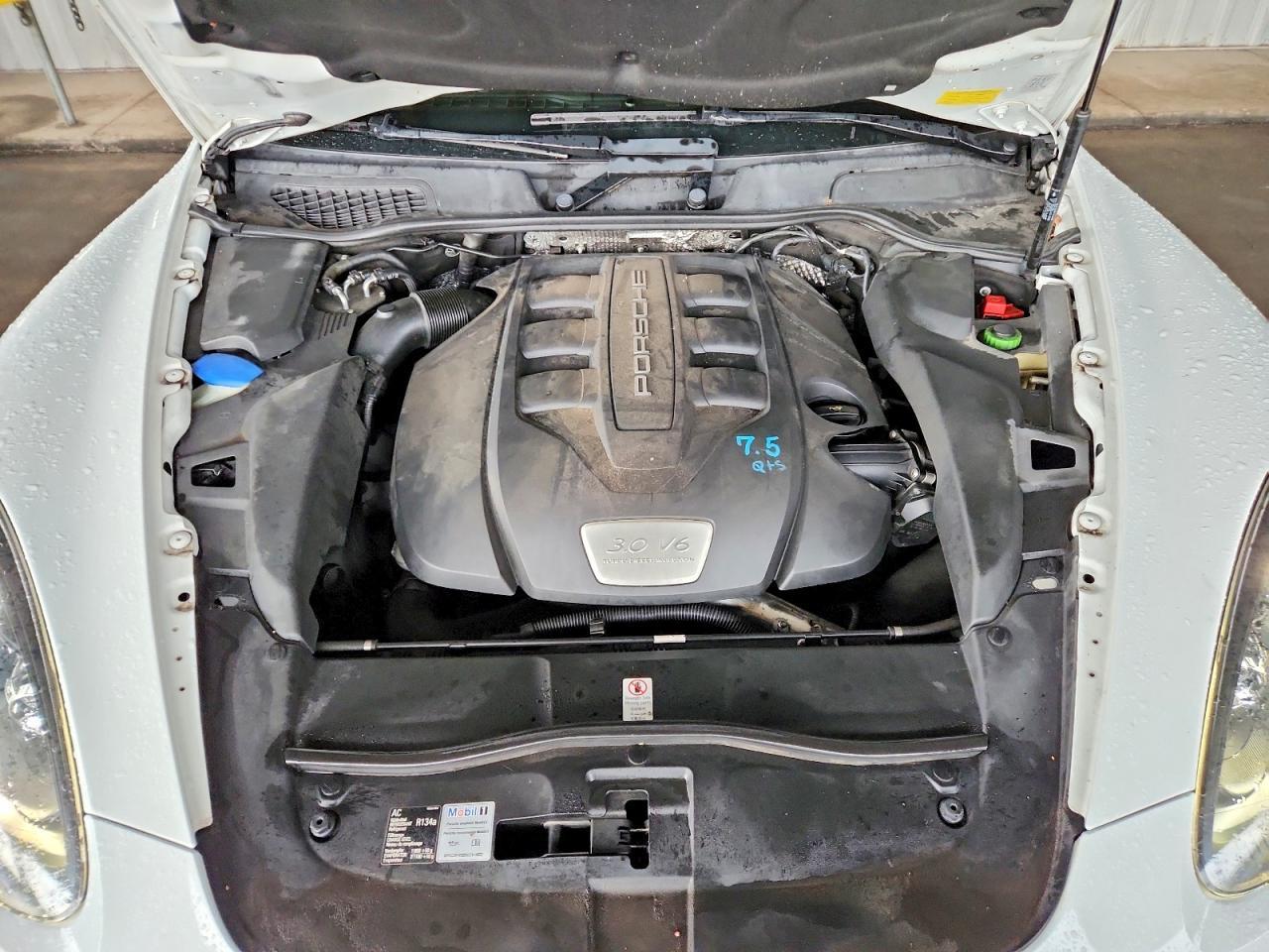 2014 PORSCHE CAYENNE