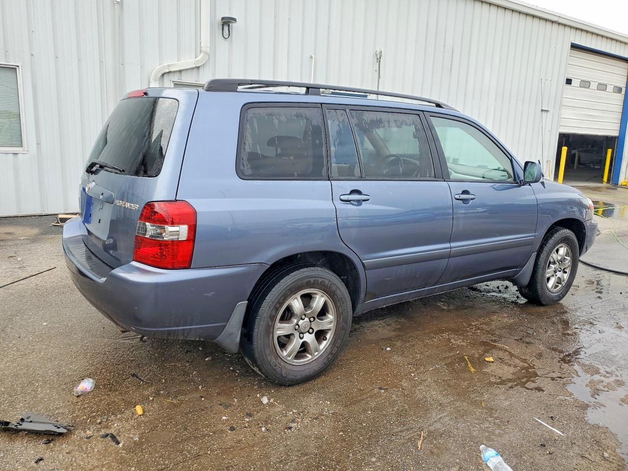 2004 TOYOTA HIGHLANDER