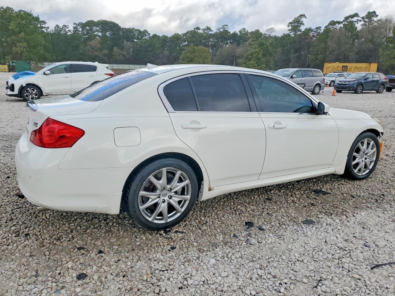 2013 INFINITI G37