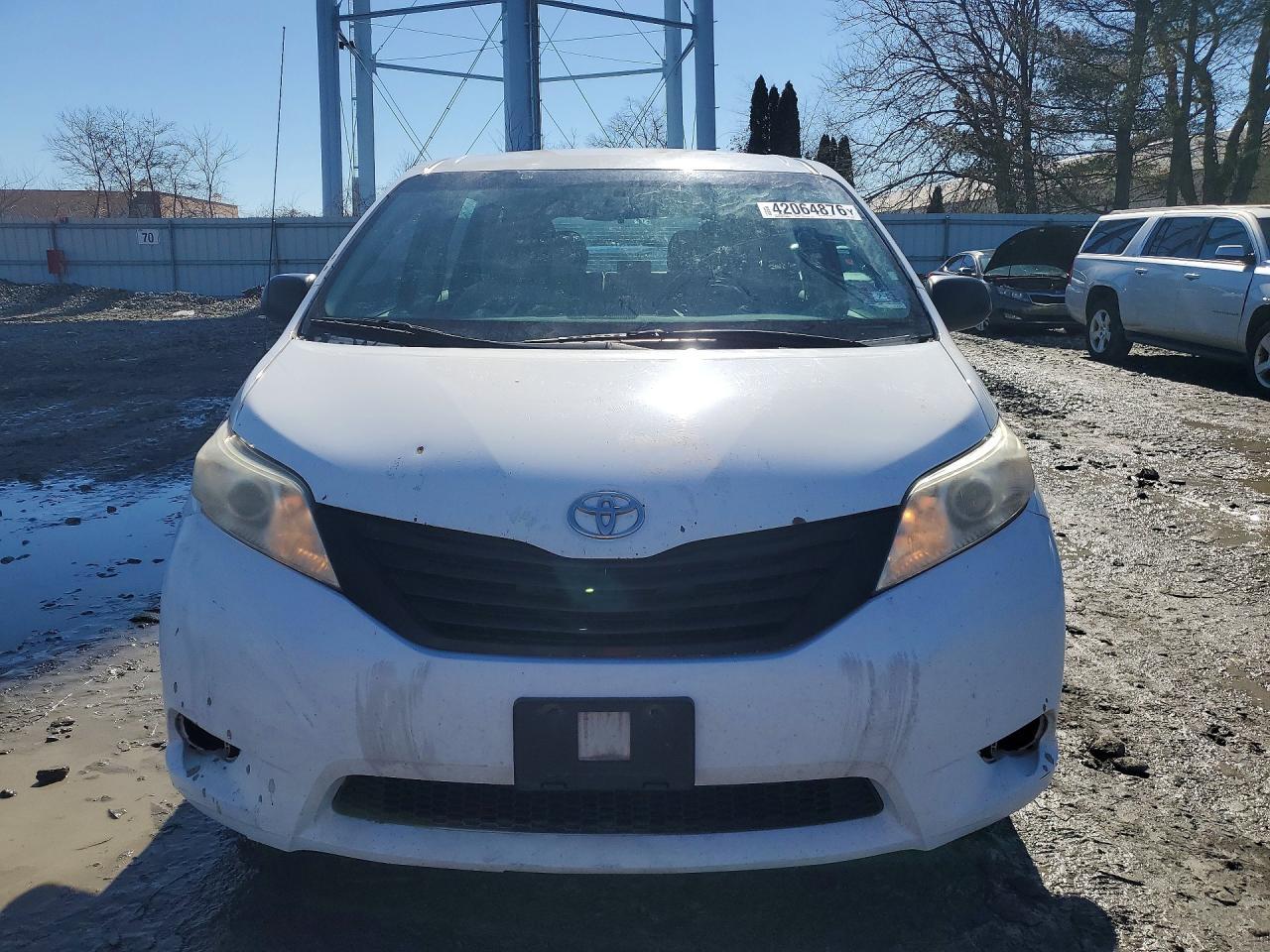 2014 TOYOTA SIENNA