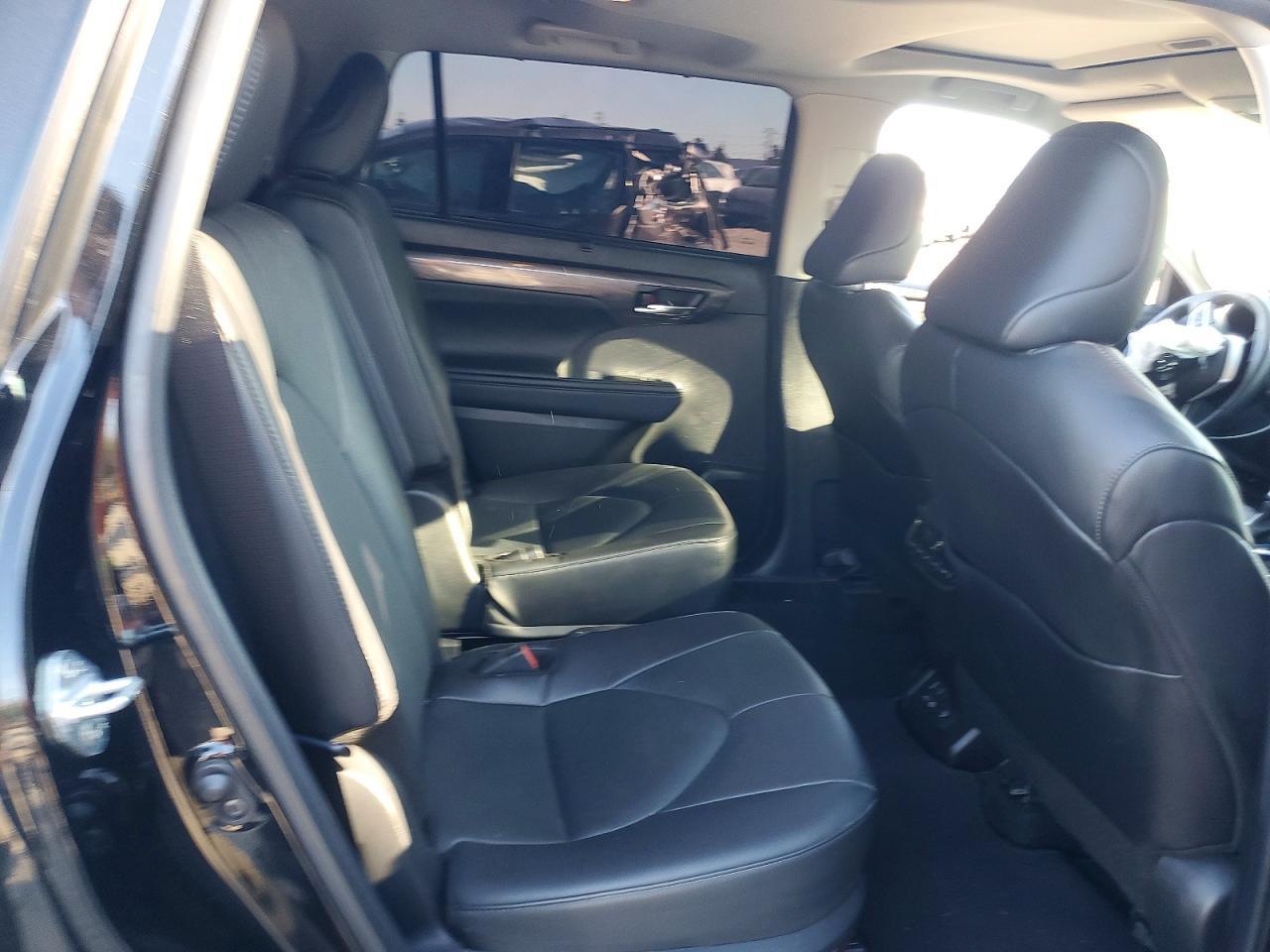 2024 TOYOTA HIGHLANDER