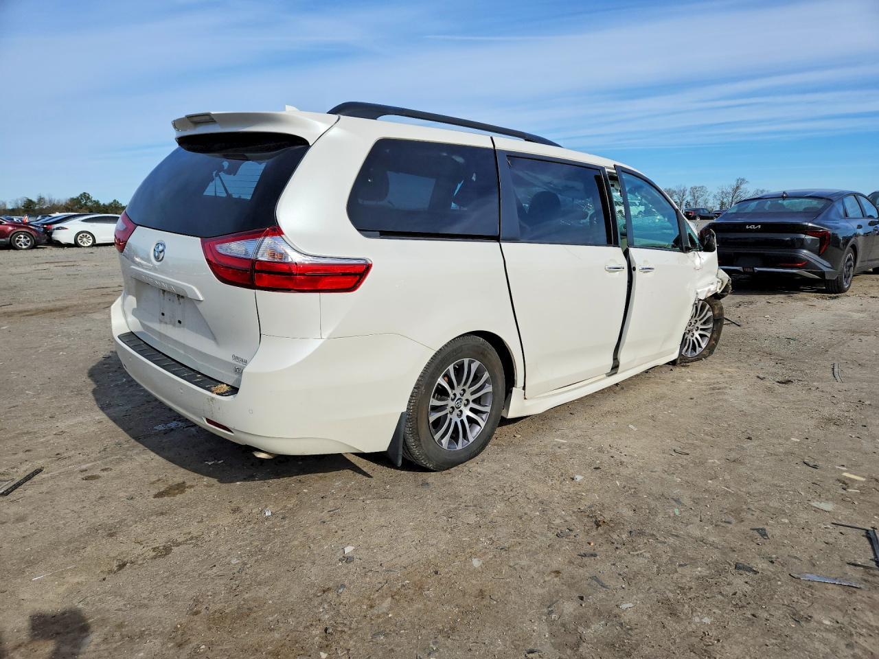2018 TOYOTA SIENNA