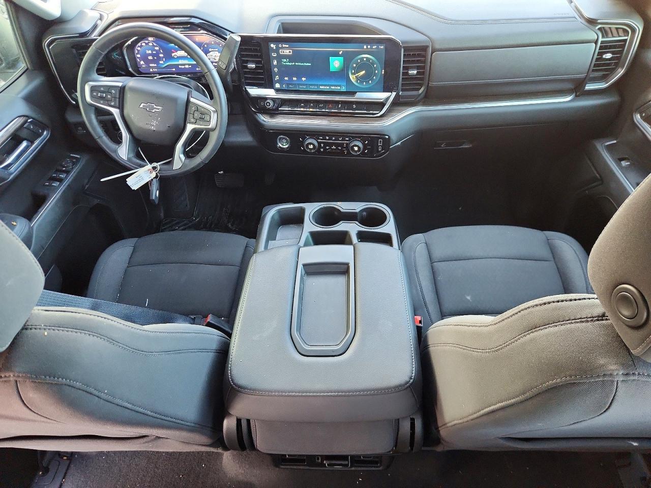 2024 CHEVROLET Silverado