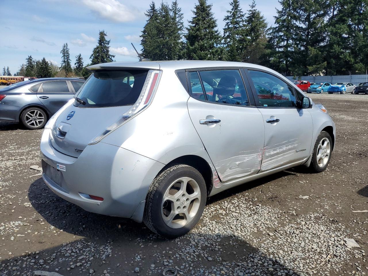2015 NISSAN LEAF
