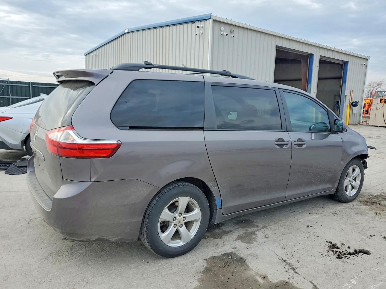 2015 TOYOTA SIENNA