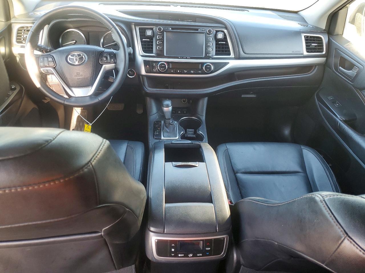 2016 TOYOTA HIGHLANDER