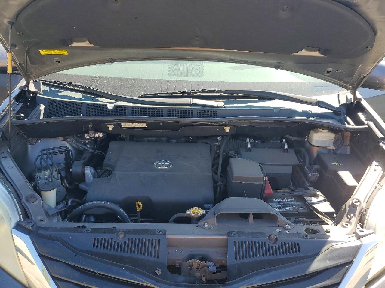 2012 TOYOTA SIENNA
