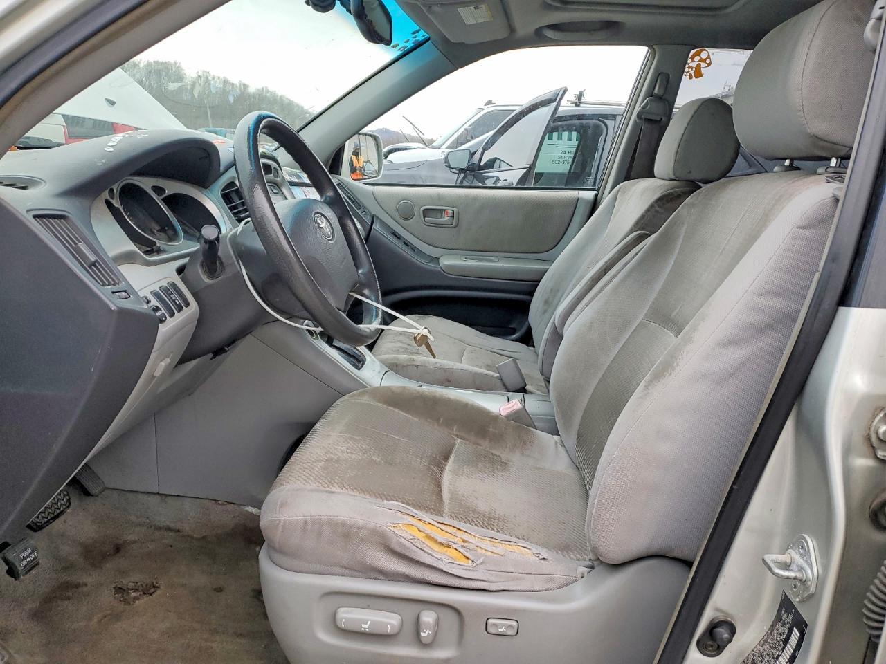 2004 TOYOTA HIGHLANDER