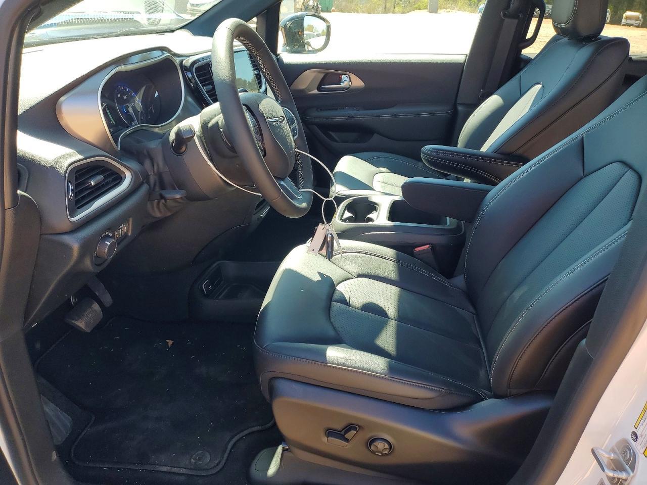 2025 CHRYSLER Voyager