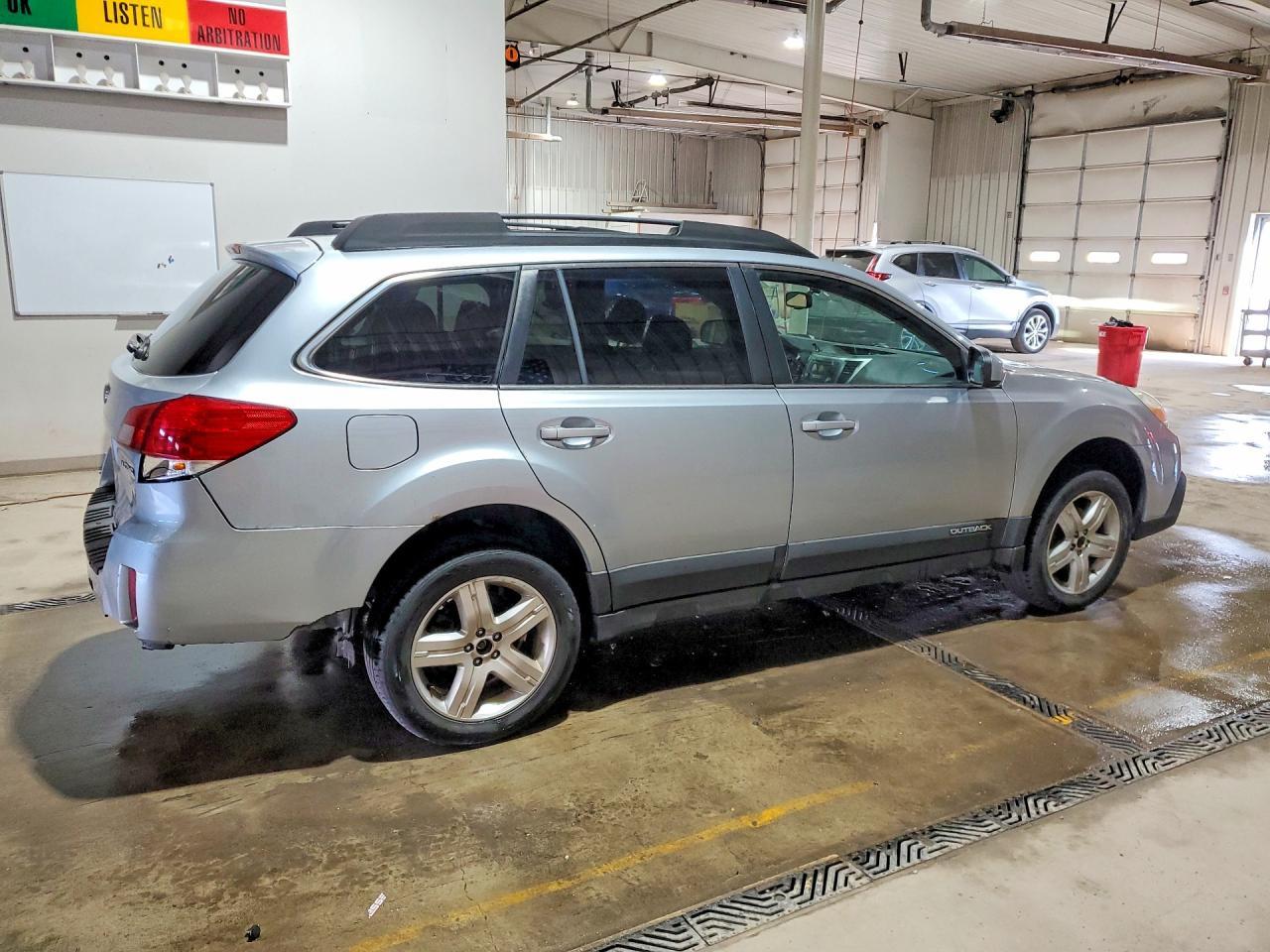 2013 SUBARU Outback