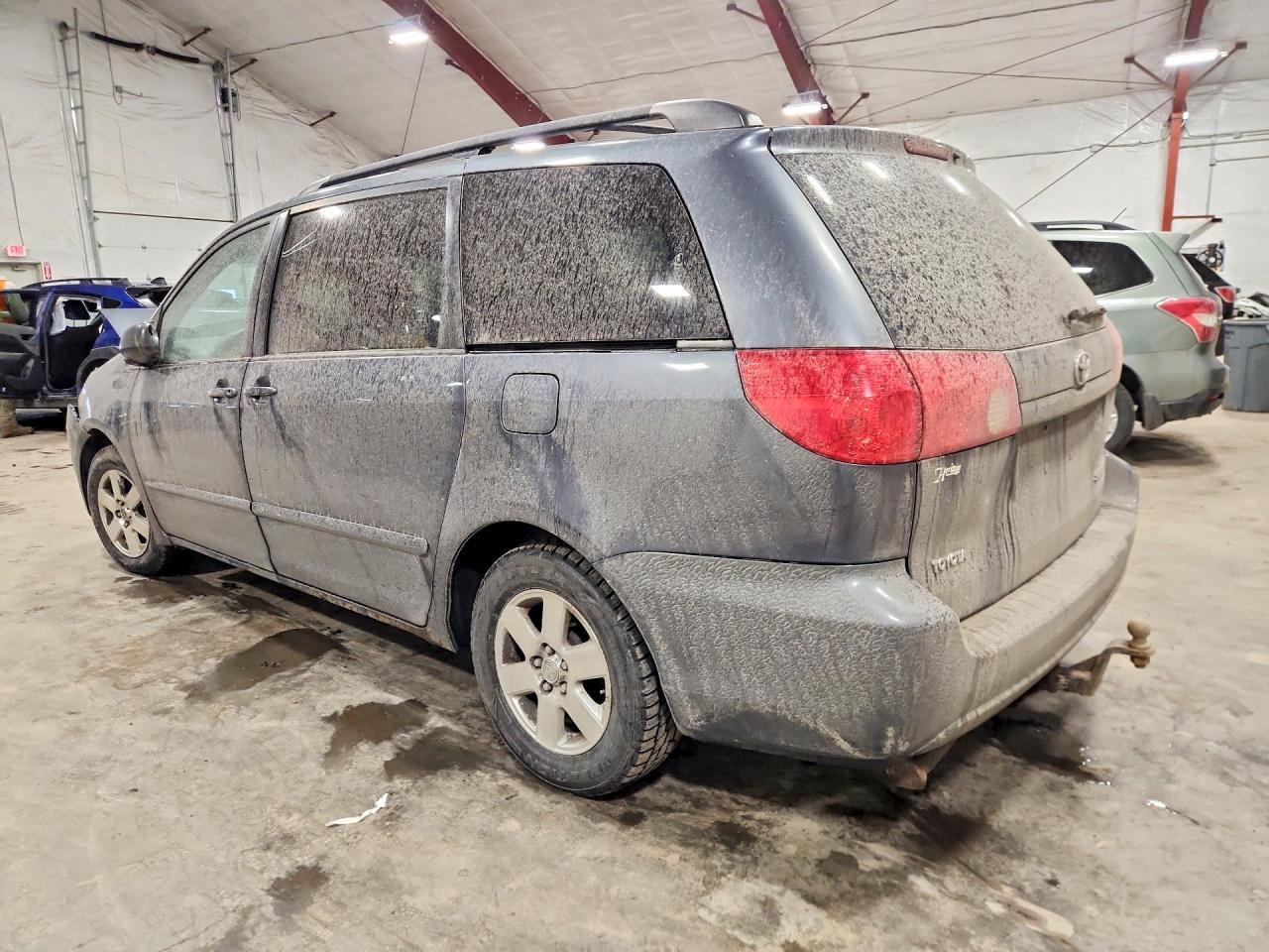 2010 TOYOTA SIENNA