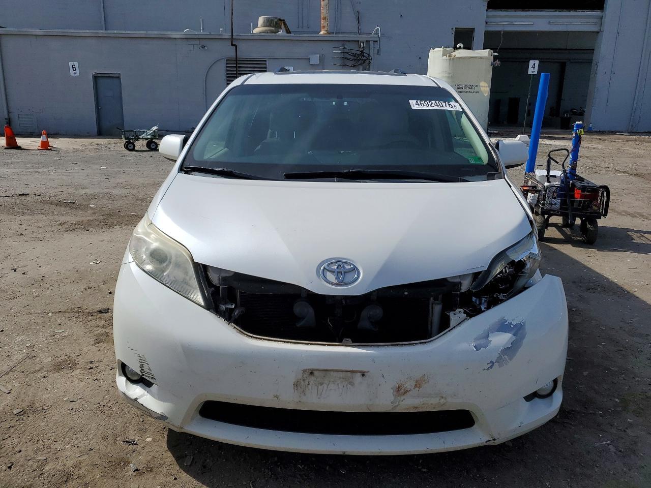 2016 TOYOTA SIENNA