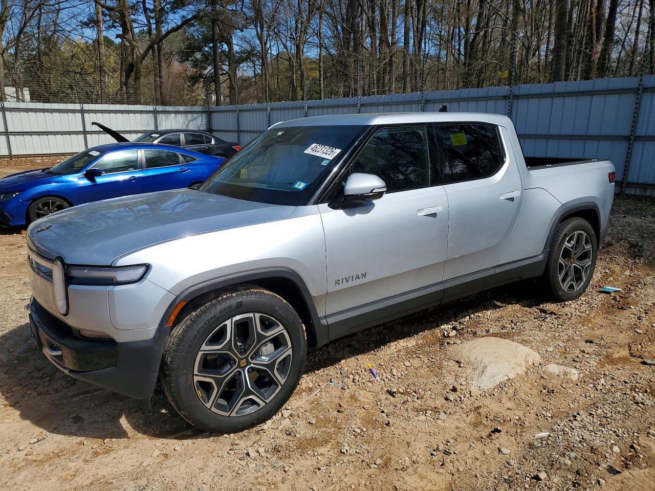 2025 RIVIAN R1t