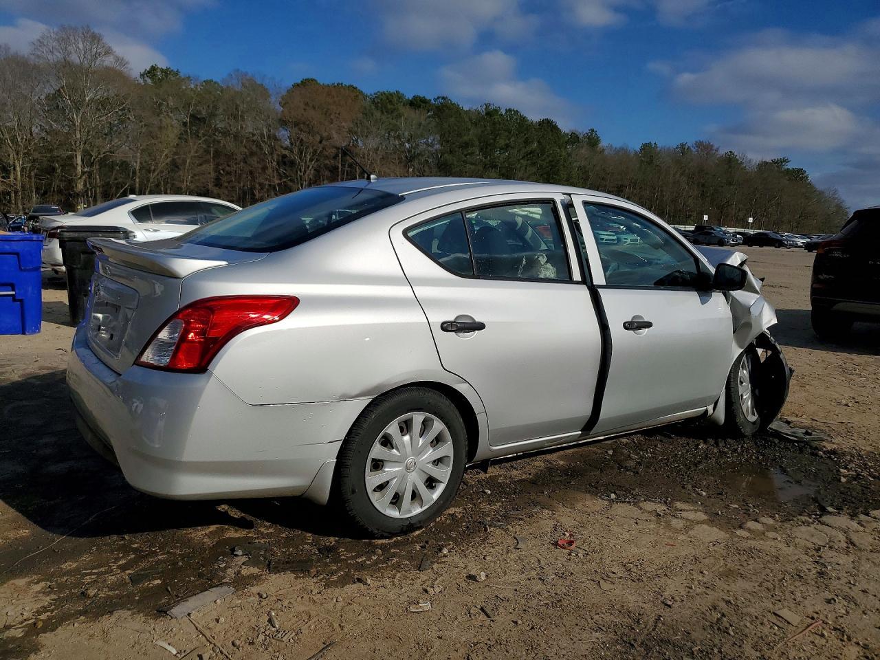 2018 NISSAN VERSA