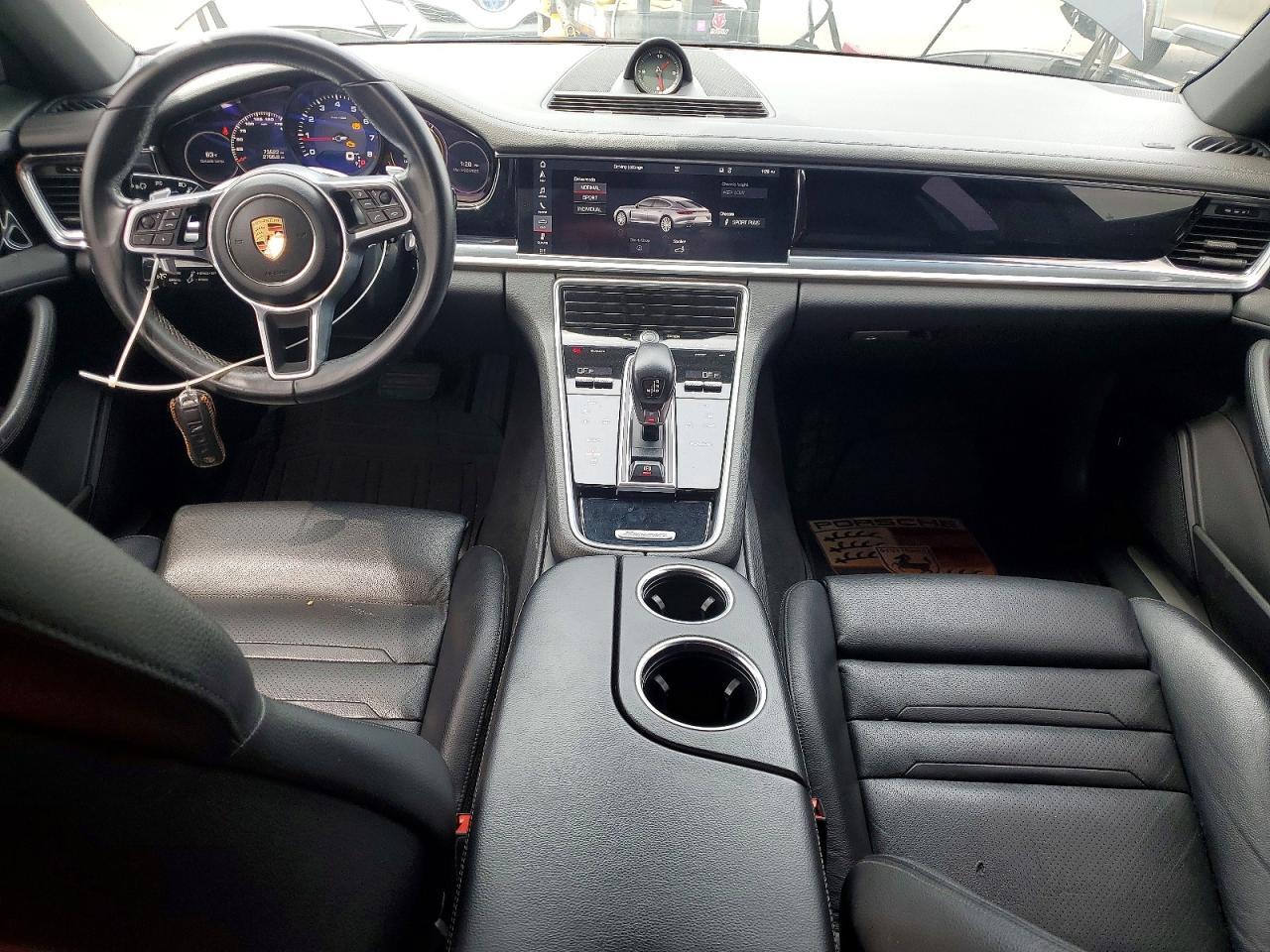 2018 PORSCHE Panamera