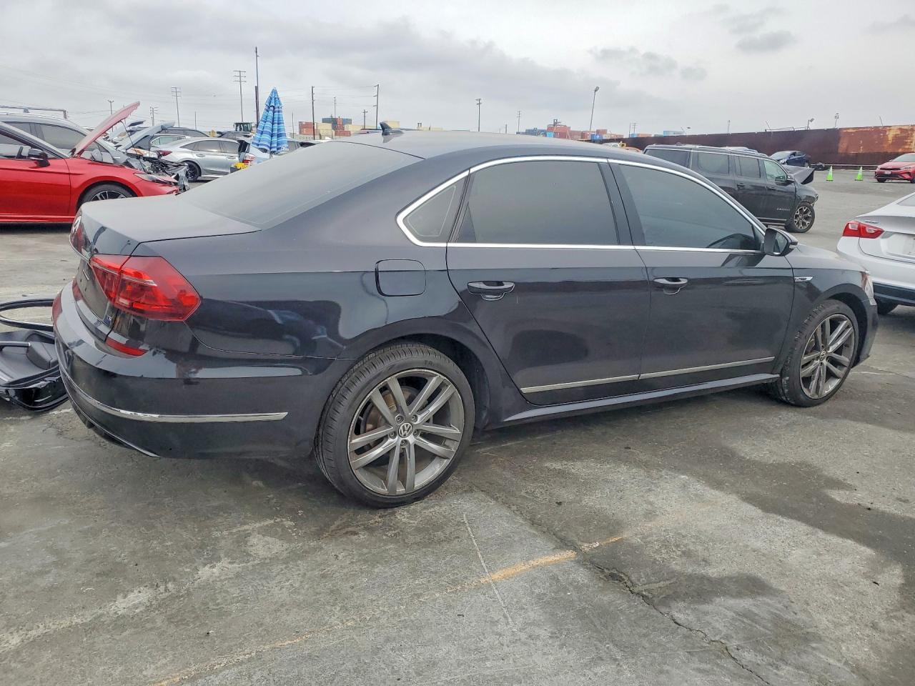 2017 VOLKSWAGEN Passat