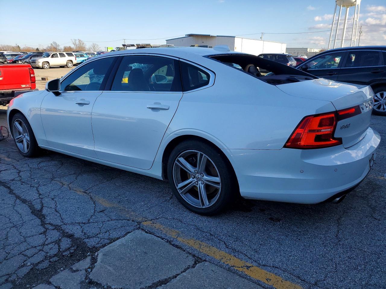 2018 VOLVO S90