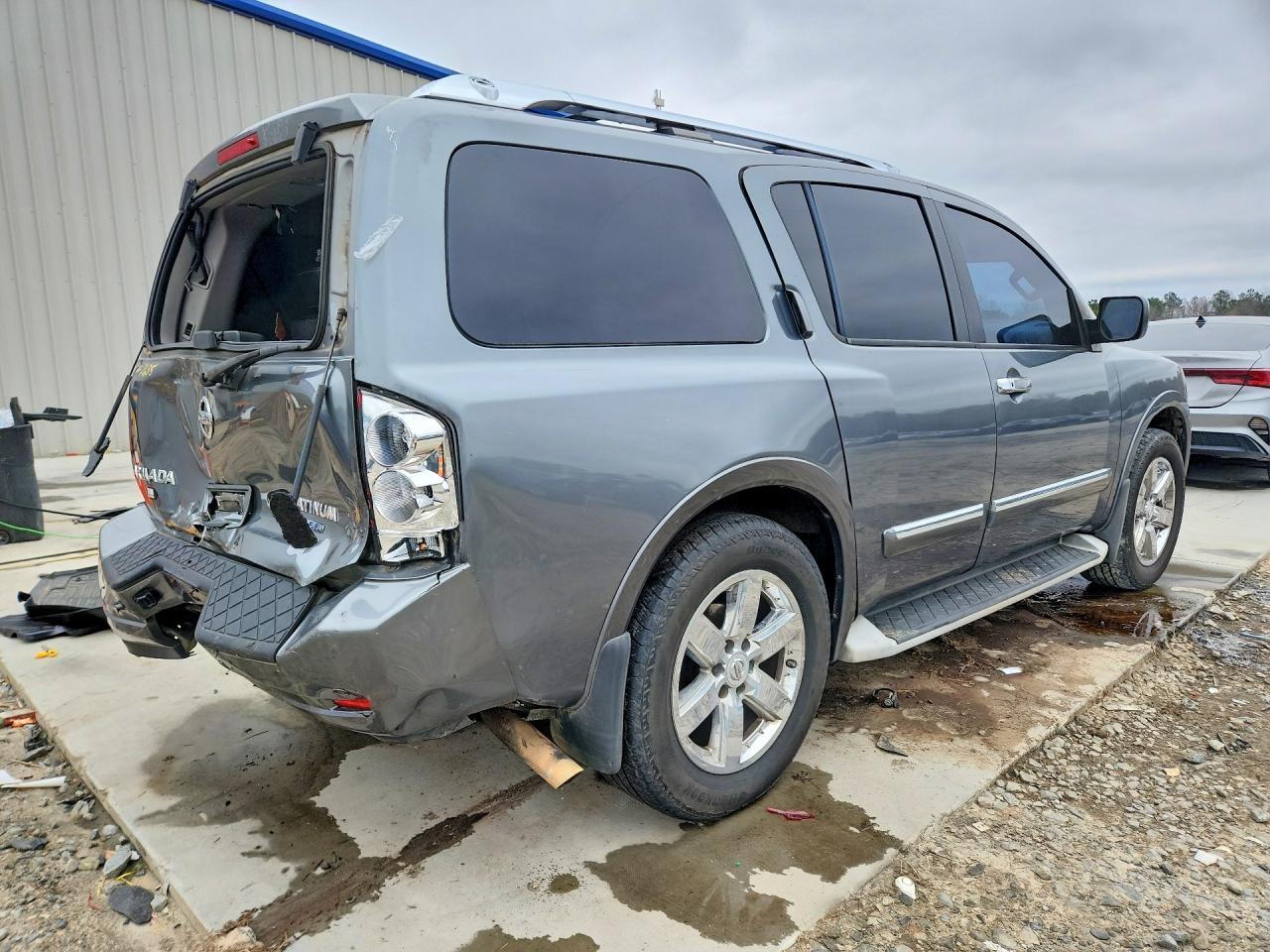 2013 NISSAN Armada