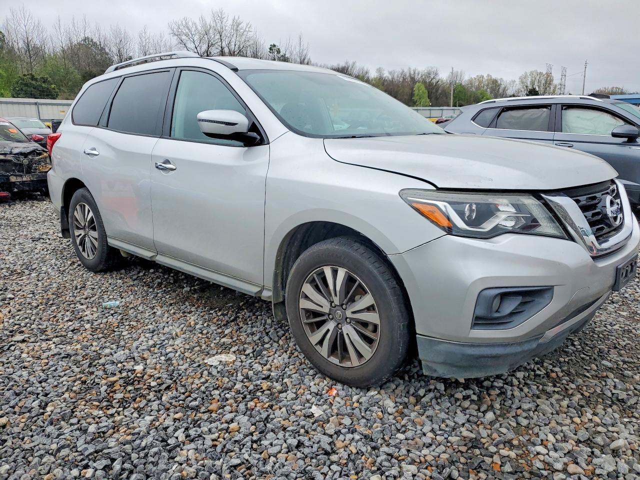 2017 NISSAN PATHFINDER