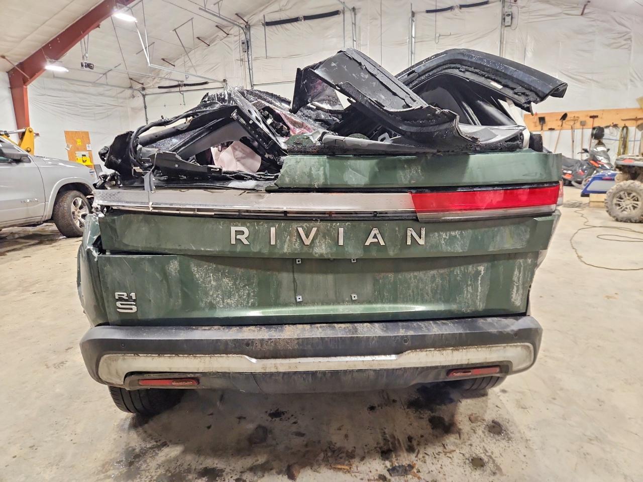2025 RIVIAN R1s