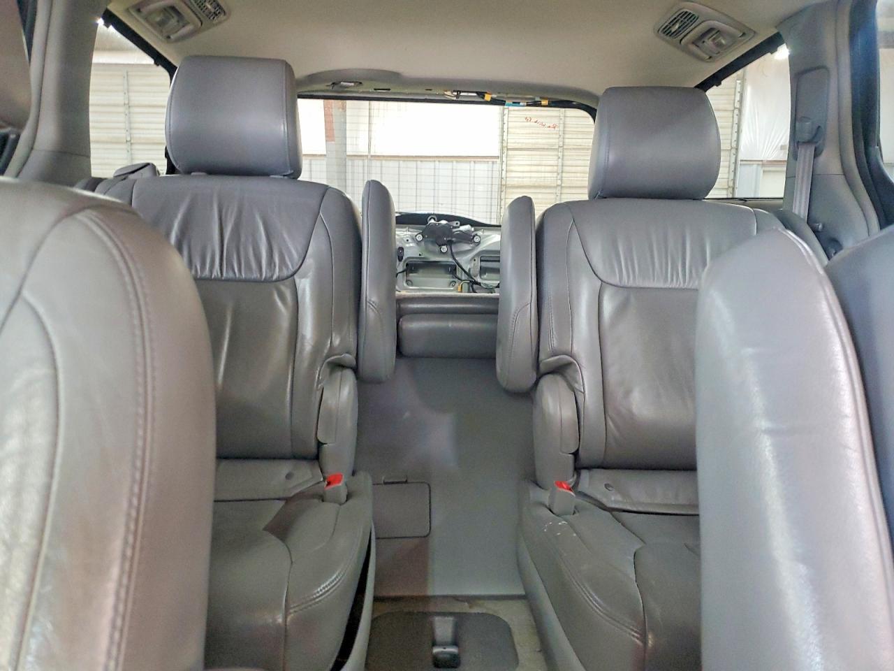 2010 TOYOTA SIENNA