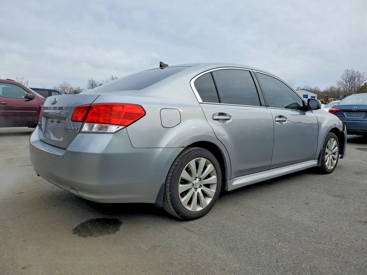 2011 SUBARU Legacy