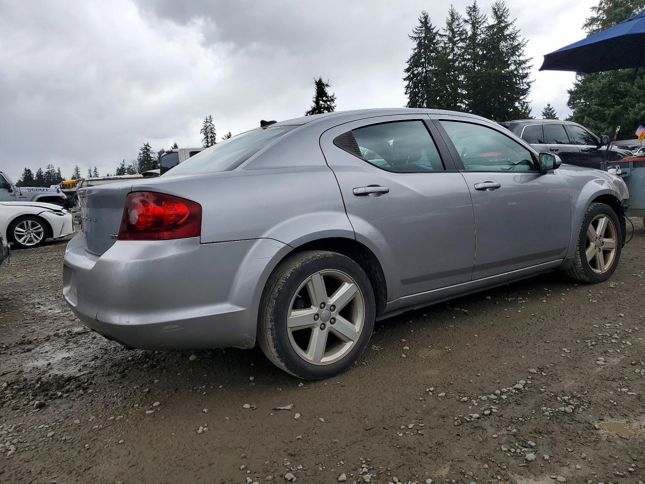 2013 DODGE Avenger