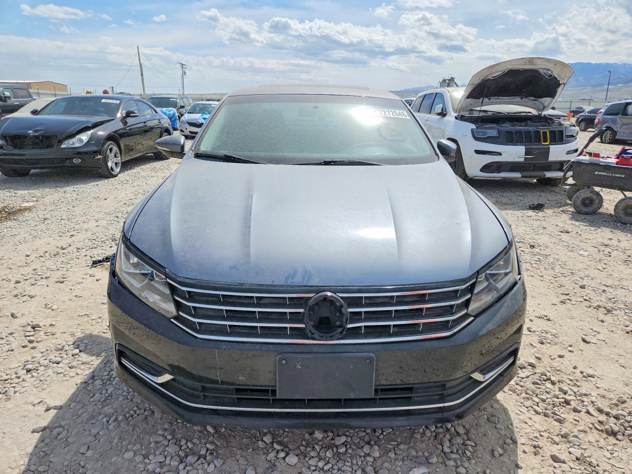 2017 VOLKSWAGEN Passat