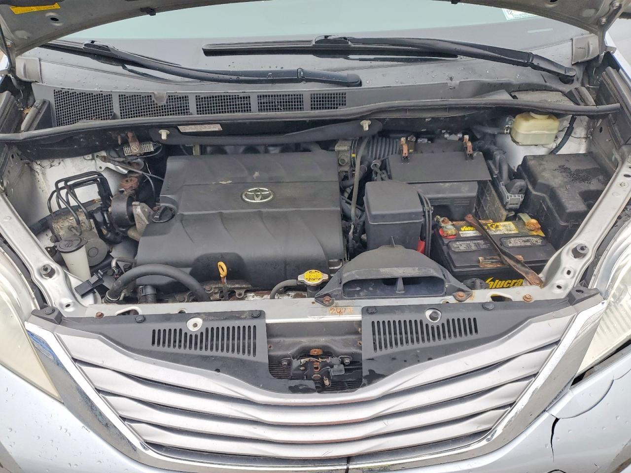 2016 TOYOTA SIENNA