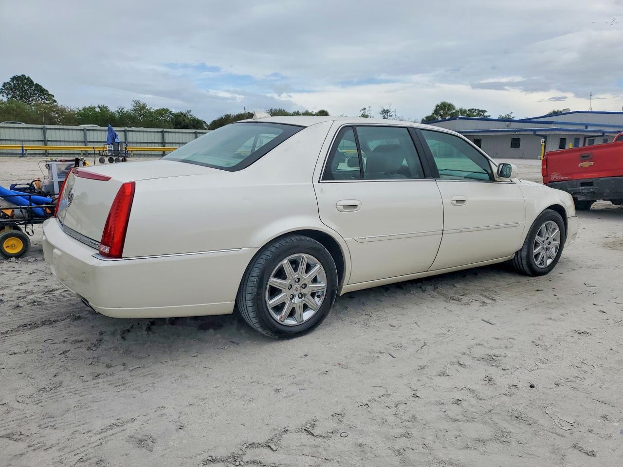 2011 CADILLAC DTS