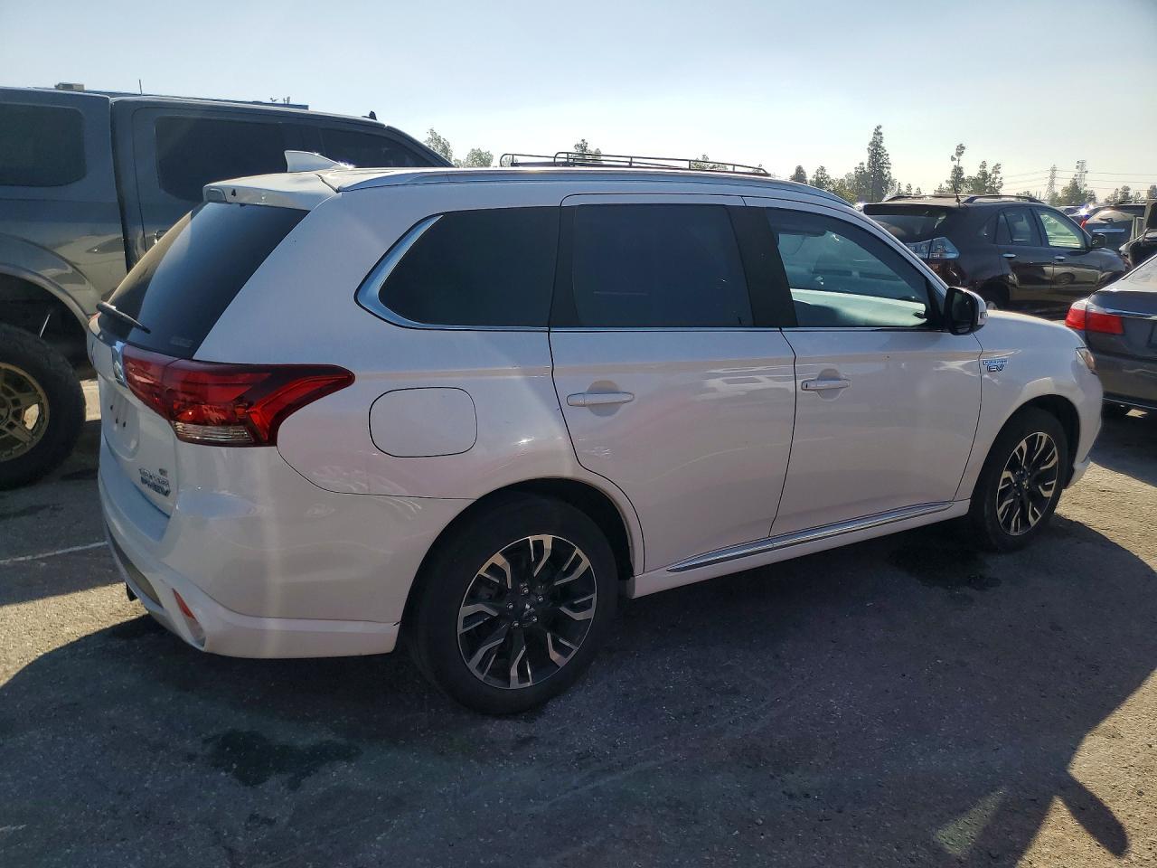 2018 MITSUBISHI outlander