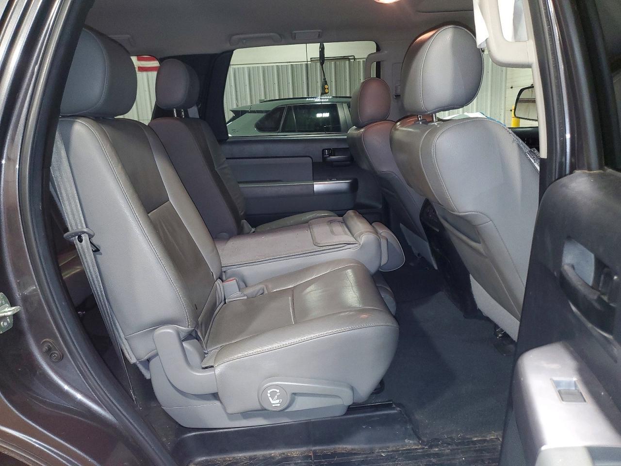2020 TOYOTA Sequoia