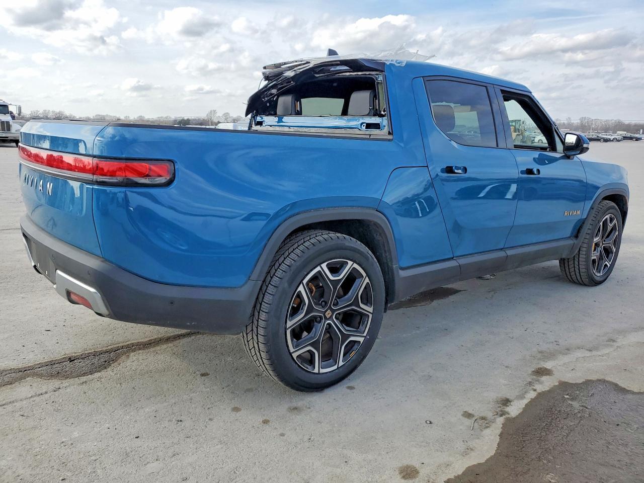 2023 RIVIAN R1t