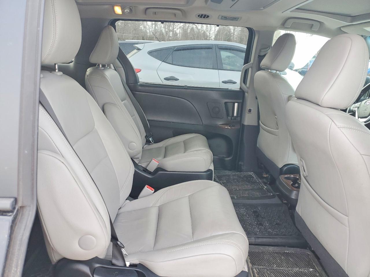 2015 TOYOTA SIENNA