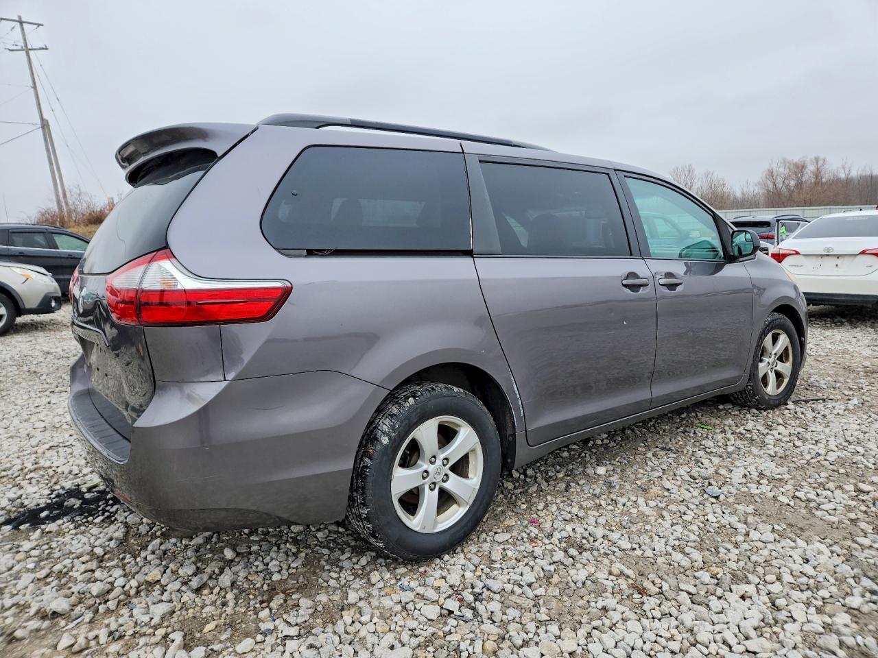 2015 TOYOTA SIENNA