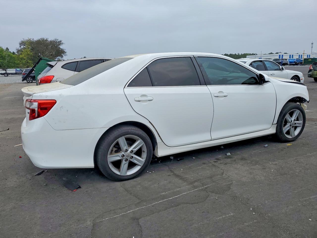 2014 TOYOTA CAMRY