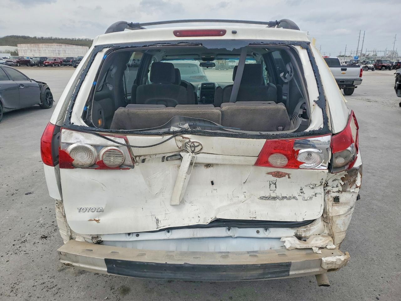 2006 TOYOTA SIENNA