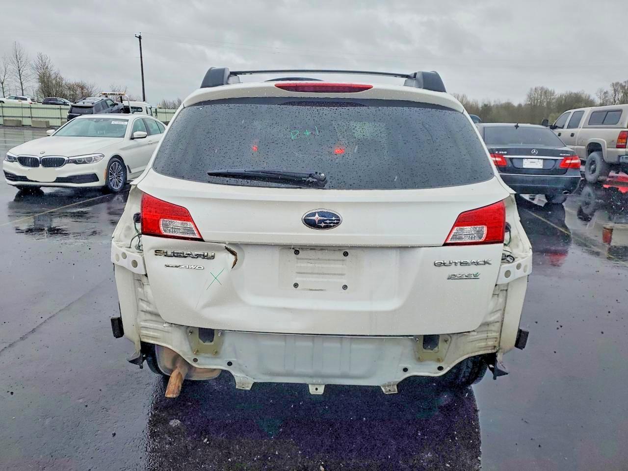 2013 SUBARU Outback