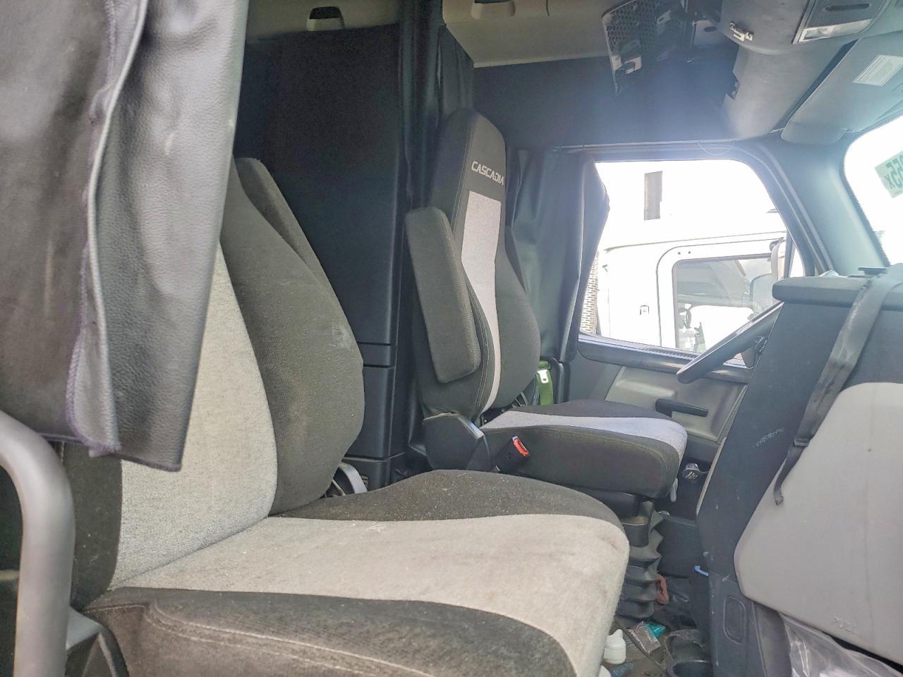 2024 FREIGHTLINER CASCADIA 126