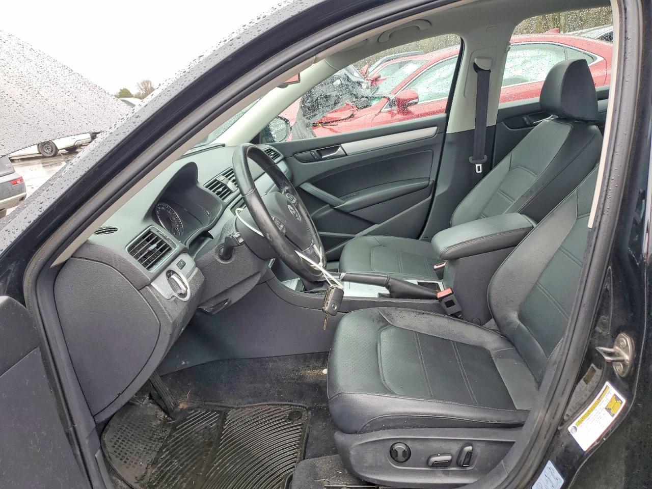 2012 VOLKSWAGEN Passat