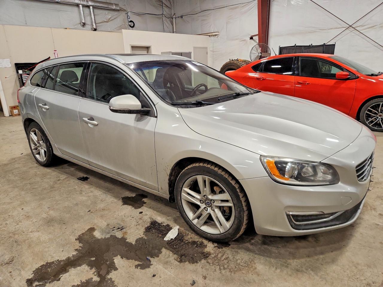 2015 VOLVO V60